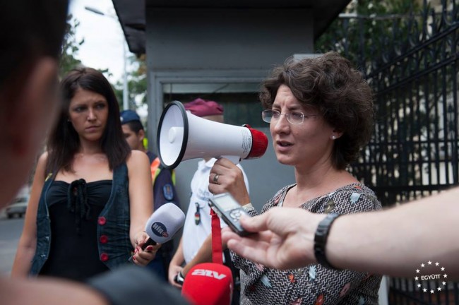 Együtt's Nora Hajdú demonstrates in front of the Russian embassy in Budapest. Photo: C. Adam 