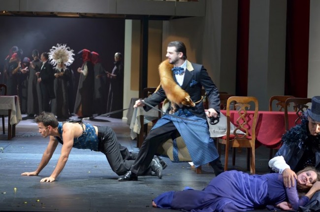 Operetta - a parody of operettas in Budapest's Nemzeti Színház. (Photo: Beatrix Gergely.)