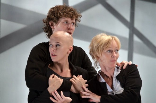 Örkény Theatre: "This Land Accepts You" (Photo: Beatrix Gergely)