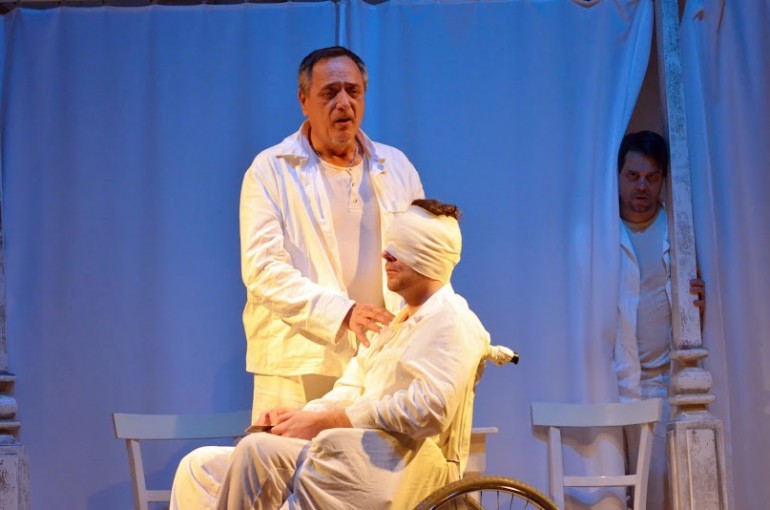 The production of Doktornők (Female Doctors) at the Ida Turai Theatre in November/December 2014. Photo: Beatrix Gergely.