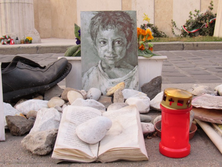 Alternative Holocaust memorial in Freedom Square. Photo: Christopher Adam. 
