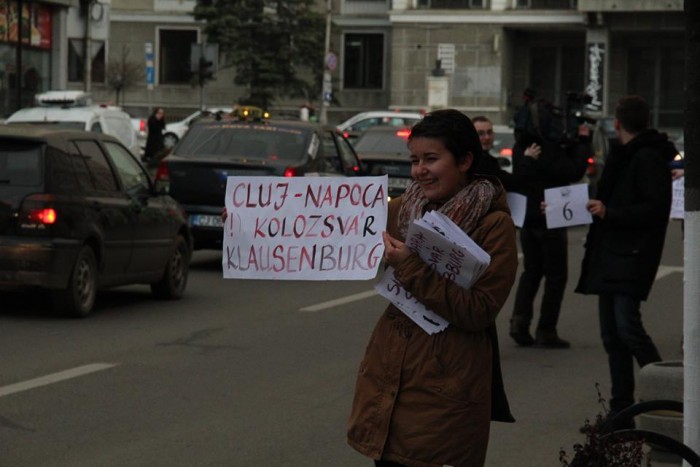 A Muszai-Muszáj activist holds up a sign at a flash mob in Cluj-Napoca. Photo: Facebook.