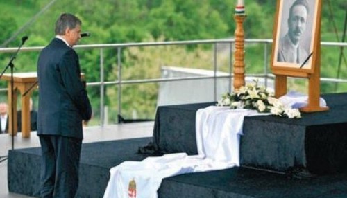 Mr. Kövér pays respect to fascist politician and anti-Semitic writer Mr. József Nyirő in 2012.