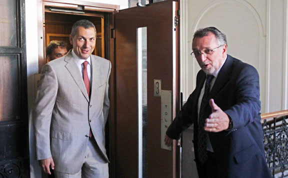 András Heisler, President of the Hungarian Federation of Jewish Communities (MAZSIHISZ) greets János Lázár, Minister of the Prime Minister's Office. Photo: Péter Gyula Horváth. 