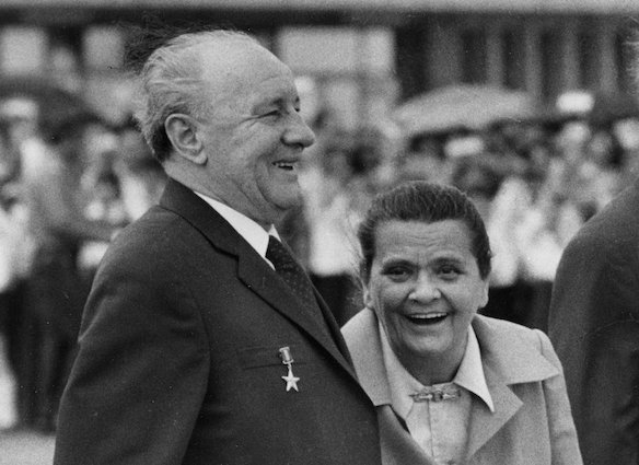 Mrs. Kádár with her husband János Kádár in the seventies. 
