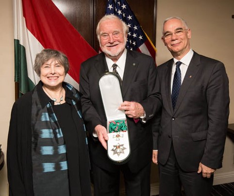 Professor Csikszentmihályi (middle) with his wife receiving the Grand Cross of the Order of Merit from Mr. Zoltán Balog, Hungary’s Minister of Human Resources.