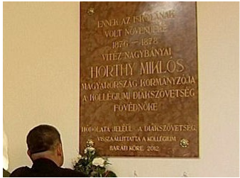 Plaque to Horthy on the wall of the Reformed College in Debrecen. 