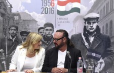 Mária Schmidt (left) with Desmond Child (right) at the Budapest House of Terror.  Photo: MTI.