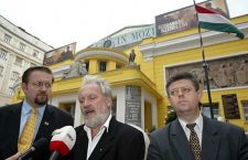 Mr. Gorka (left) appeared Mr. Tamás Molnár (middle), vice-chairman of the Jobbik party and Mr. László Grespik far-right activist at a press conference in 2006 at the Corvin movie theatre, Budapest.