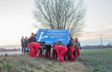Activists plant a bilingual road sign in southern Slovakia. Photo: ketnyelvu.info
