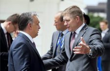 Viktor Orbán (left) with Robert Fico (right). Photo: Szilárd Koszticsák / MTI